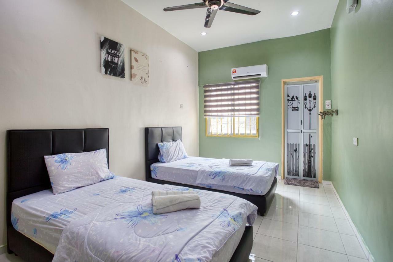 Gunung View Homestay 10 To 12 Pax Near Sunway Tambun Ipoh Extérieur photo